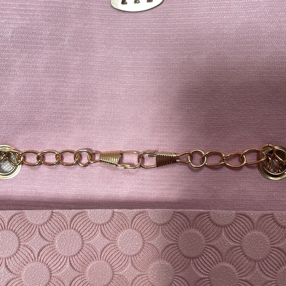 MINI TEXTURED PUSH LOCK PINK CROSSBODY BAG - Picture 9 of 15